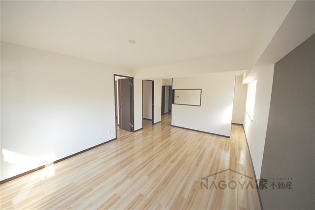 クレッセンド清水ヶ岡 リビング