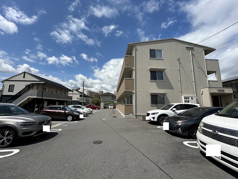 アミティエ三輪 駐車場