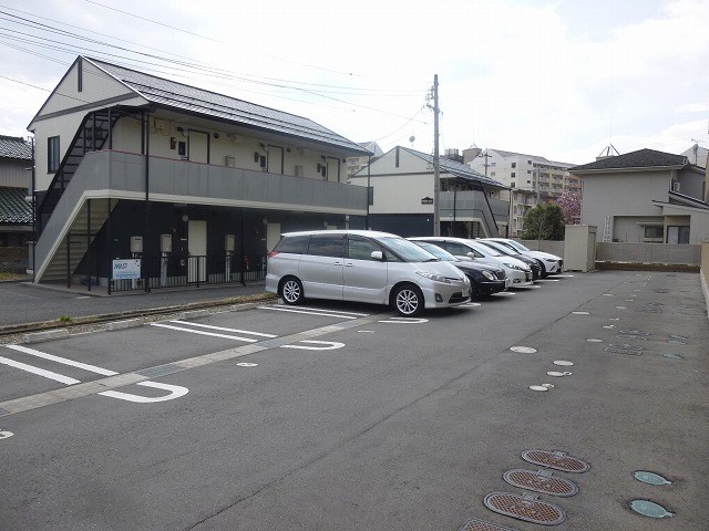 アミティエ三輪 駐車場