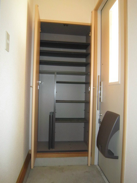 レグルスオザワＢ 玄関