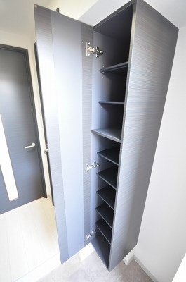 リオ　ラクーコ 玄関