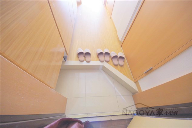 コスモナーレ千種 玄関