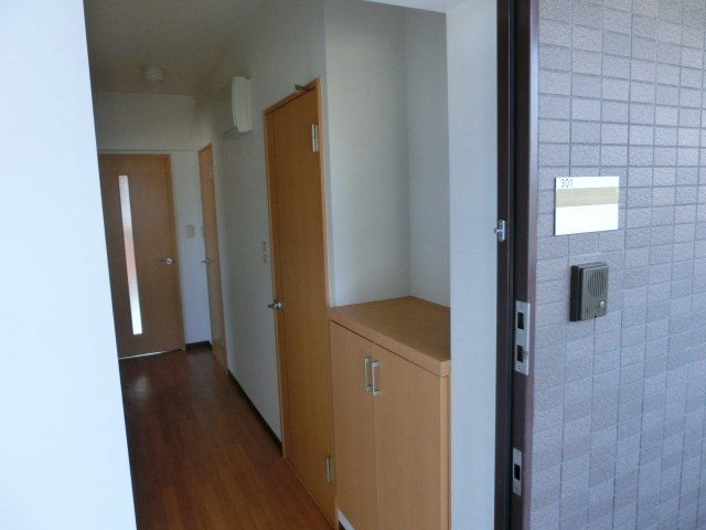 ベルフラワー参番館  玄関