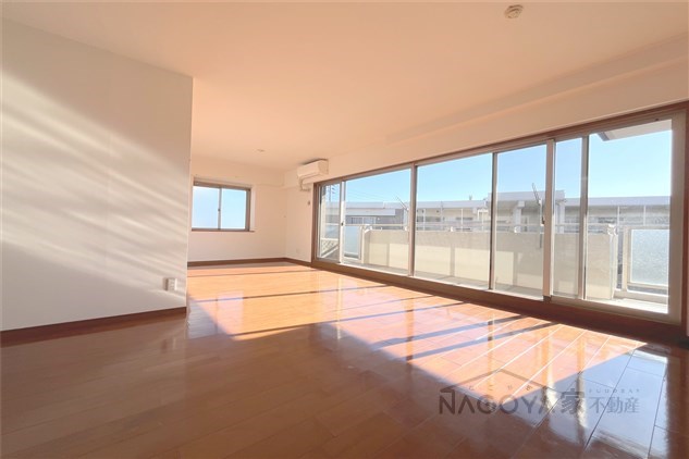 アイユー八事 リビング