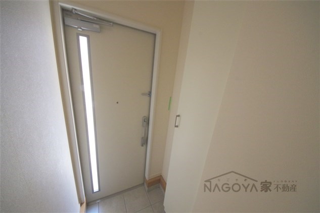 ベルソレイユ春岡 玄関