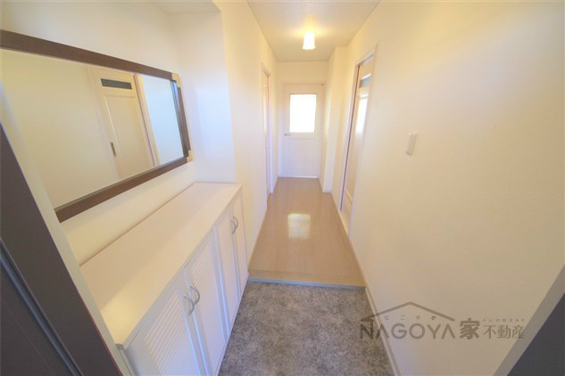 プラザ・フェニックス村松苑 玄関