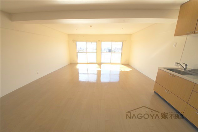 プラザ・フェニックス村松苑 リビング