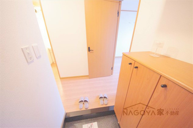 ステイタカダ 玄関