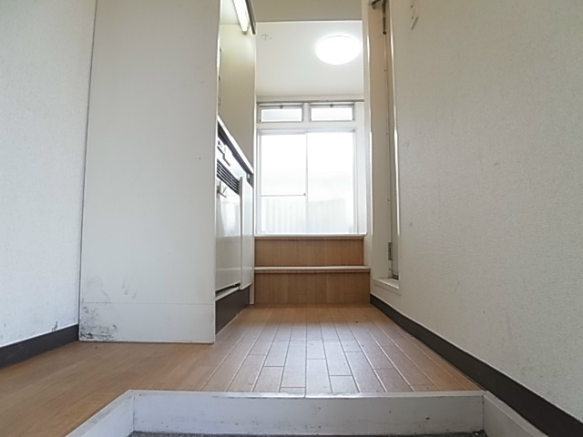 ウィスタリア 玄関