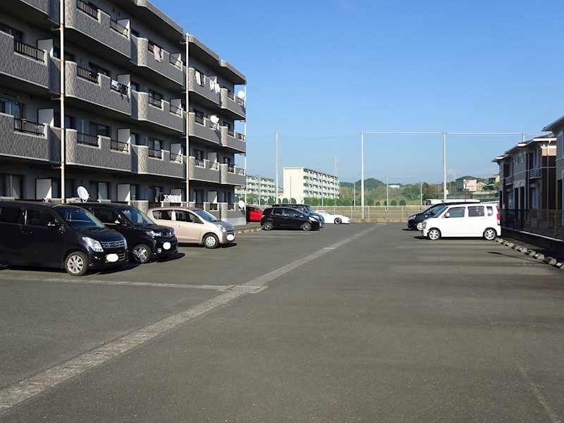 グランピアⅡ 駐車場