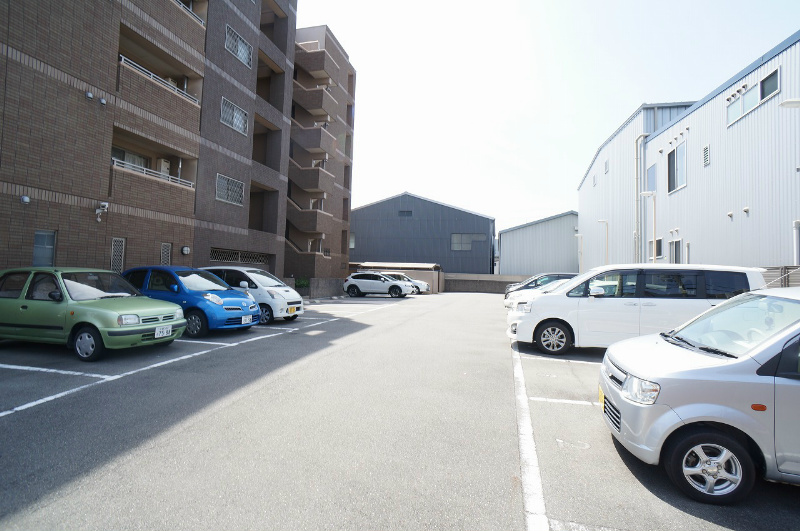 ダイナソアール 駐車場