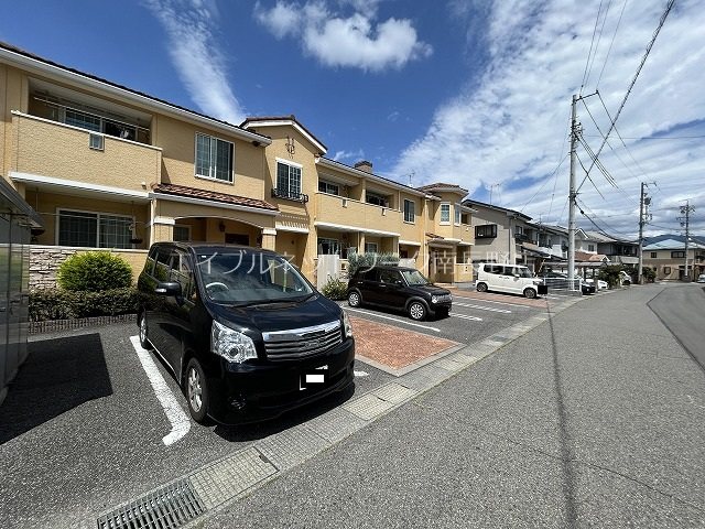 ヴィラミニョン 駐車場