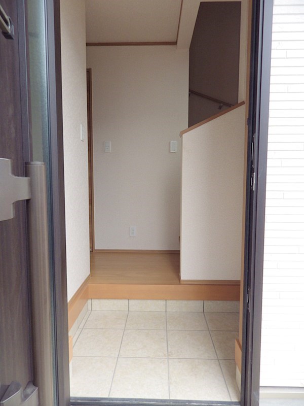 郷地1丁目戸建貸家 玄関
