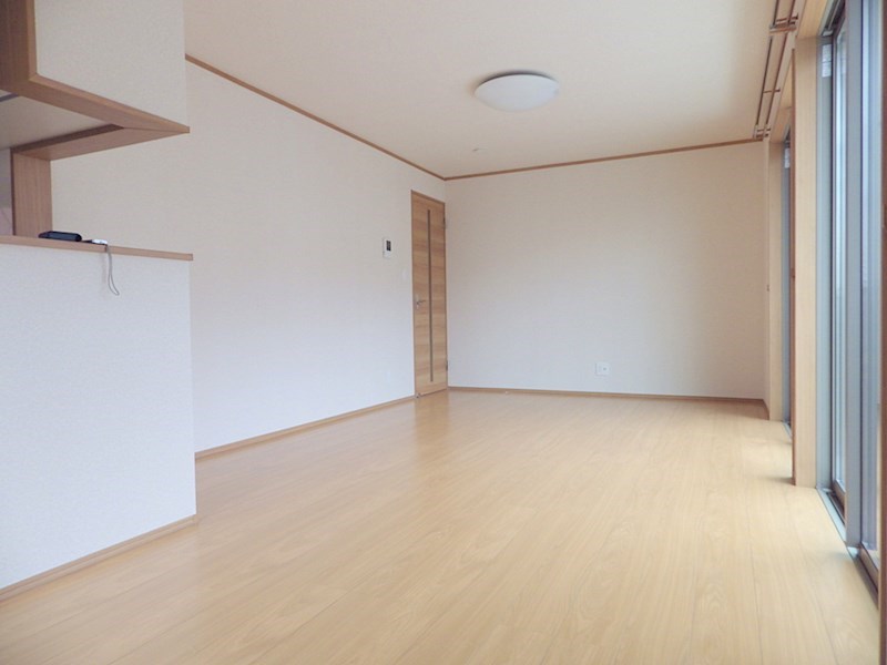 郷地1丁目戸建貸家 リビング