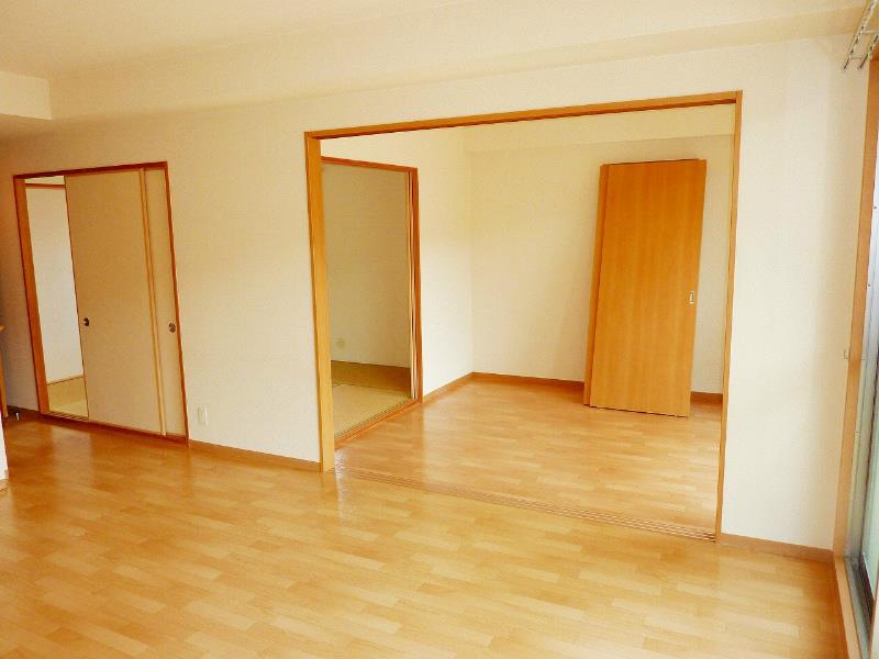 ファミーユ千里丘 玄関