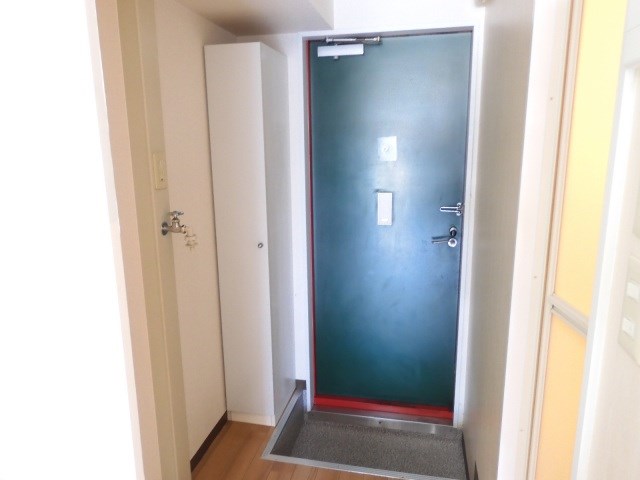 グリューネA棟 玄関
