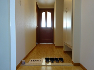 フィオーレ レジデンス 玄関