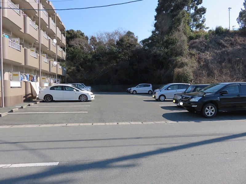 カトレアⅡ 駐車場