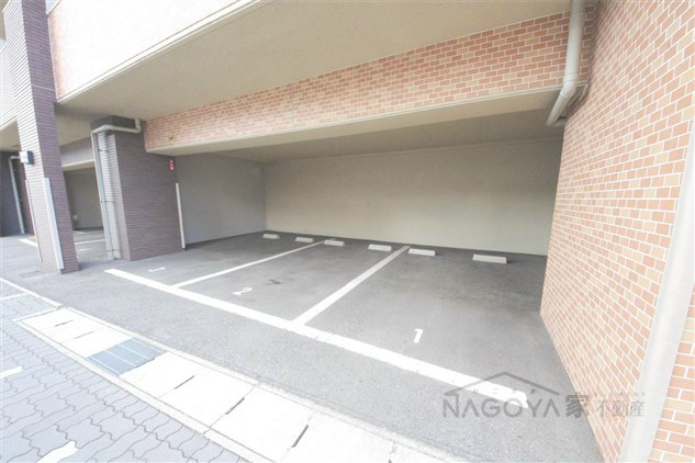 カレント茶屋が坂 駐車場