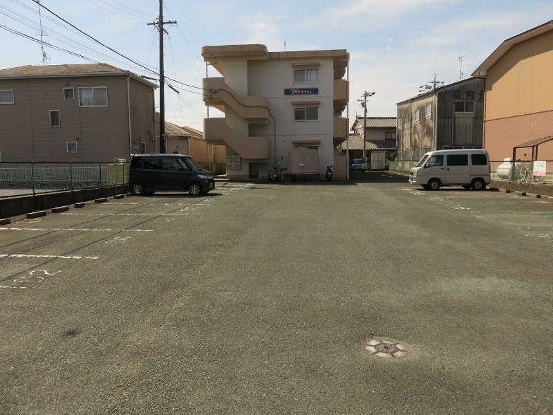 MAISON CRYSTAL 駐車場