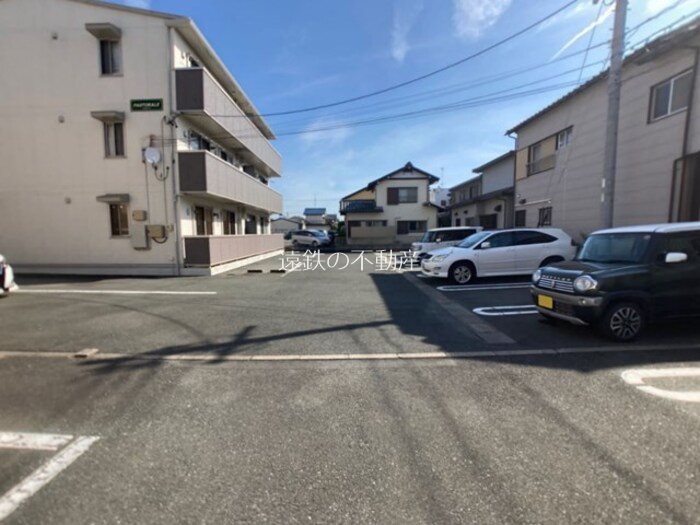 パストラーレ 駐車場