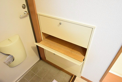 ハイツひばり 玄関