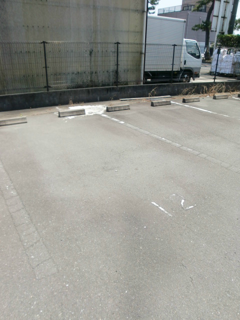 アポロミレニア 駐車場