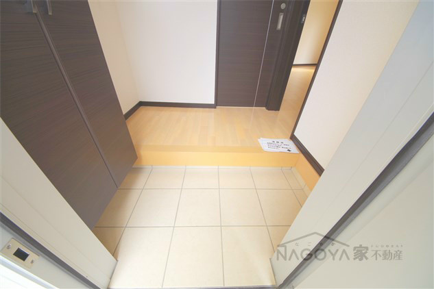折戸町戸建賃貸 玄関