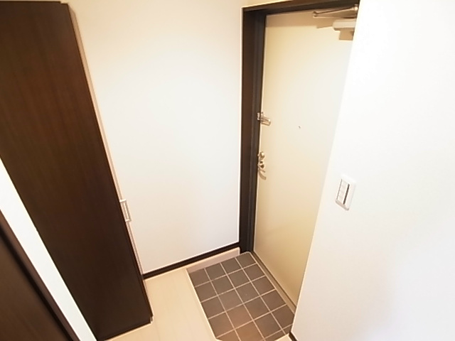 CREW HOUSE 東松戸 玄関