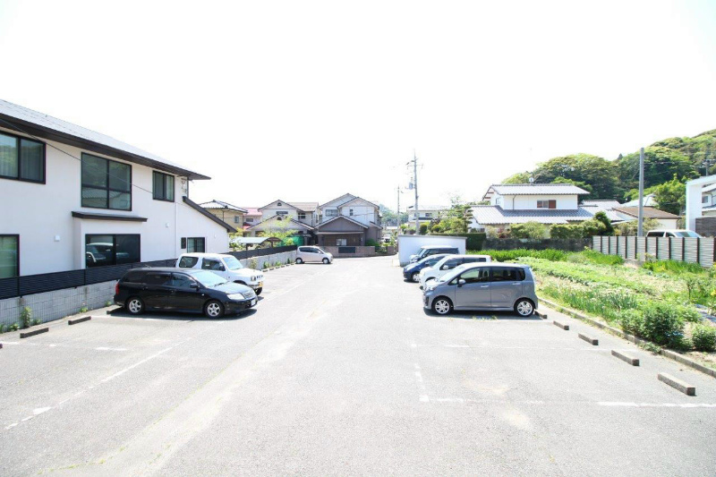 KNハイツ 駐車場