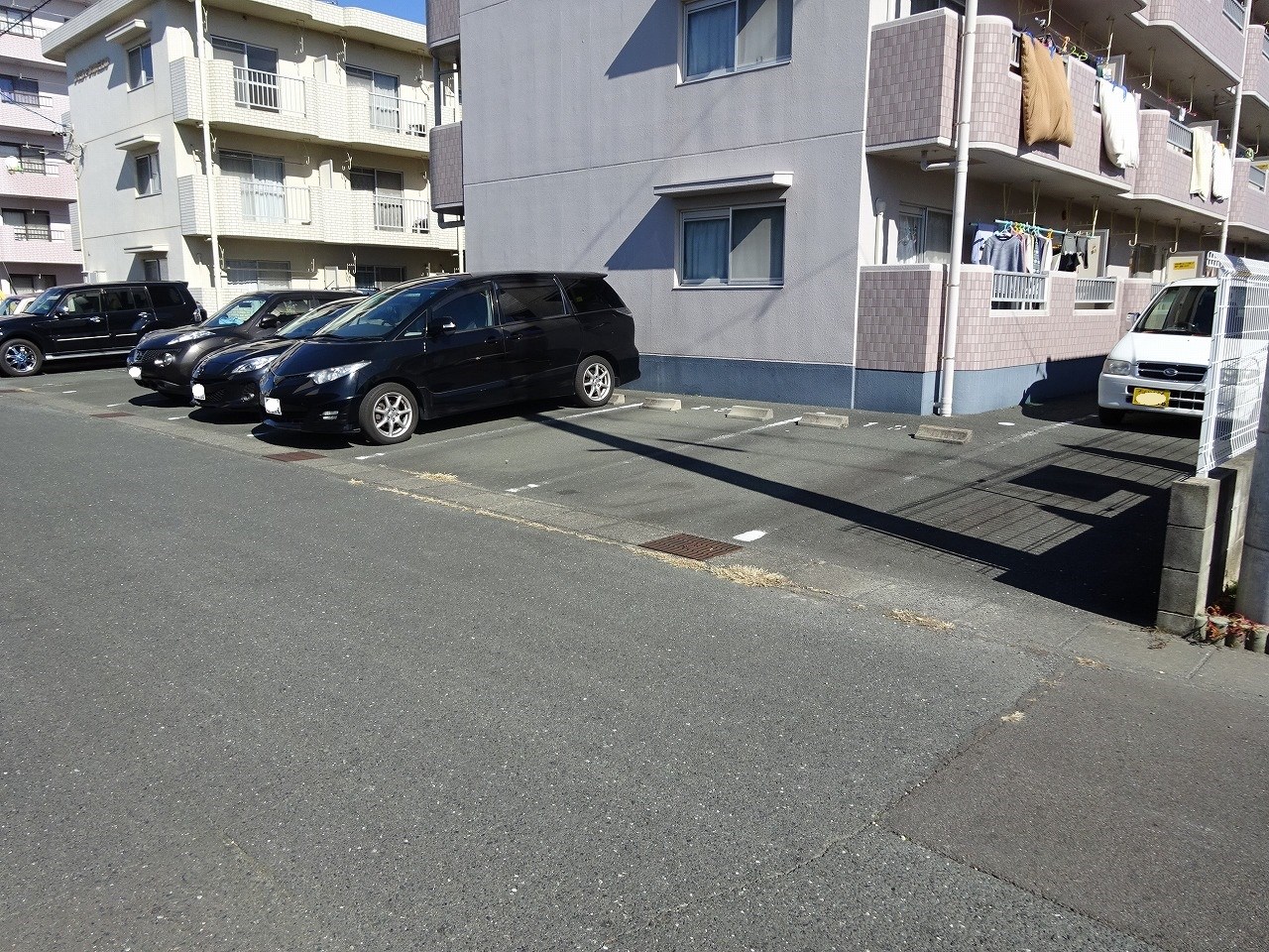 メゾンドフルール 駐車場