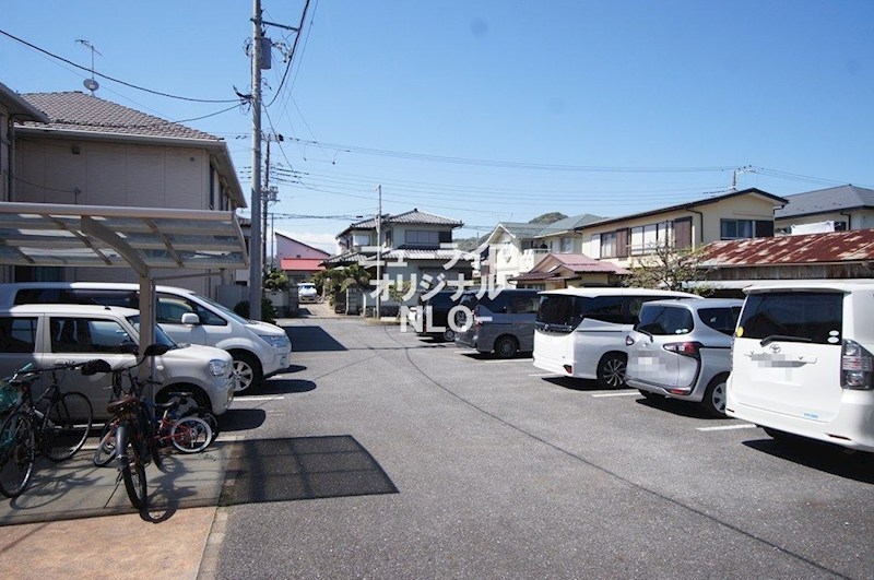 フィオーレ花水台B 駐車場