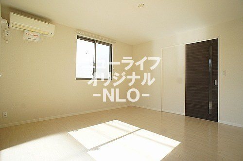 フィオーレ花水台B リビング