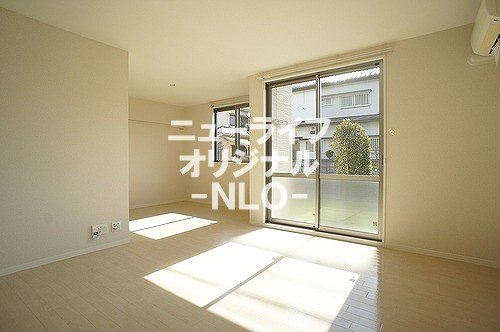 フィオーレ花水台B リビング
