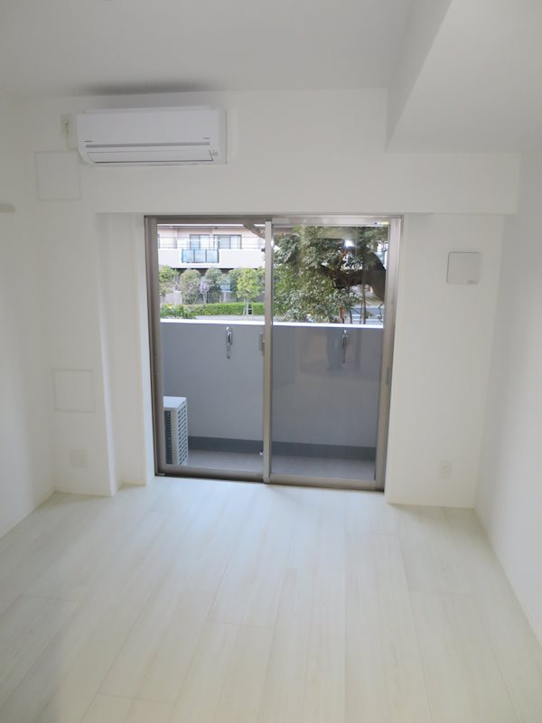 ライジングプレイス綾瀬 玄関