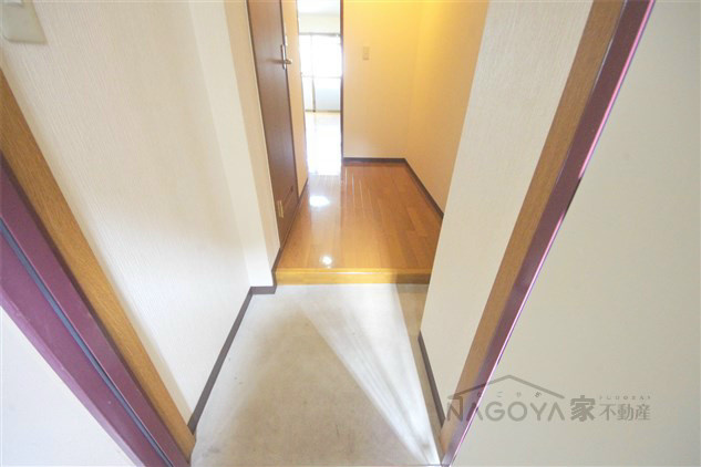 プリミエール塩付通 玄関