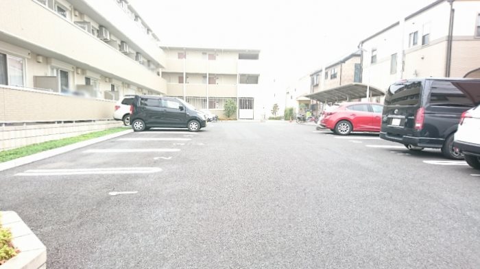 アルバ・グラートＡ 駐車場