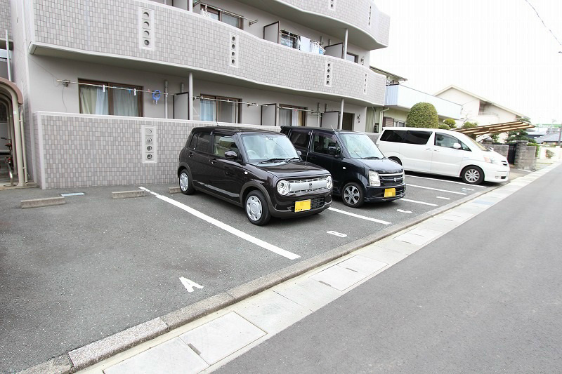 スターターハウス 駐車場