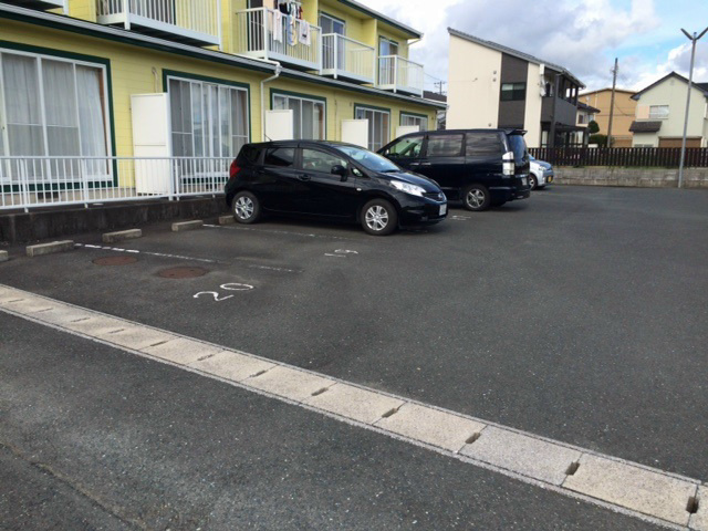 プレンティハウスB 駐車場