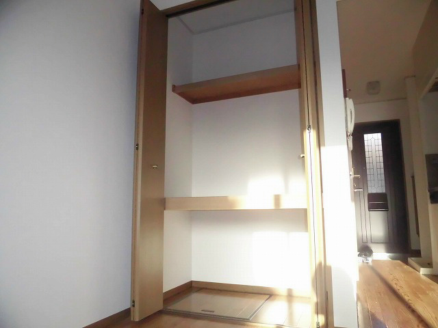 ブランドール藤林 収納