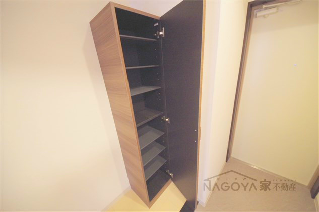 ファインブルーム新栄 玄関