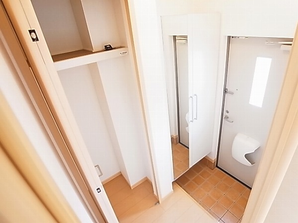 ピースパレス 玄関