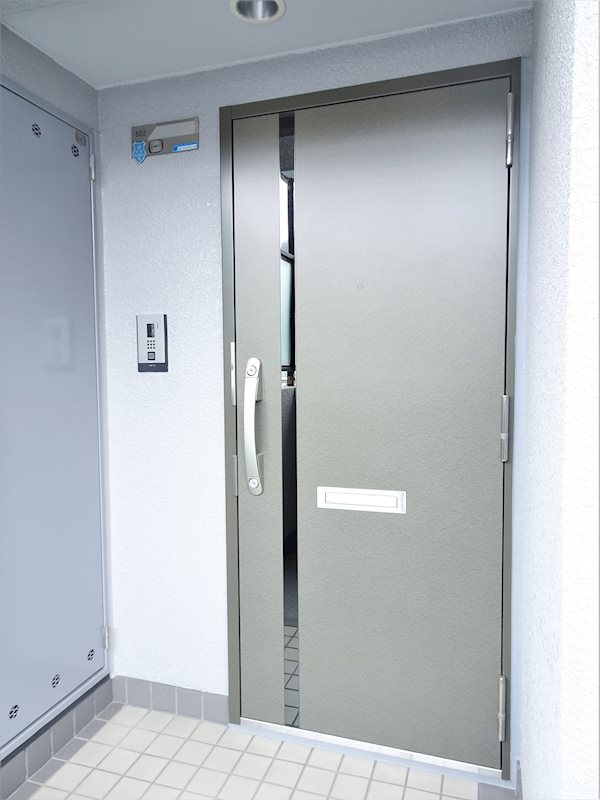 コモドカーサ新神戸 玄関