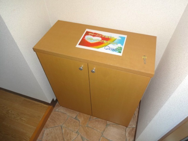 サープラス田島 玄関