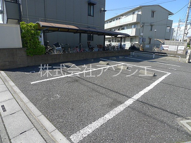 ゴールドパストラル 駐車場