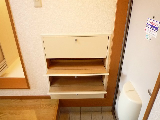 ハイツひばり 玄関