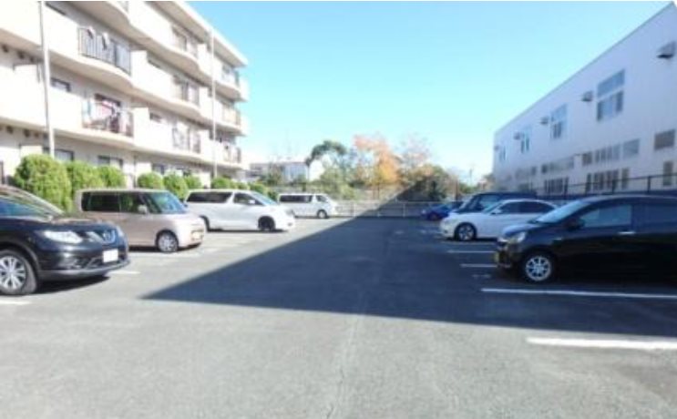 フロントヒルズⅢ 駐車場