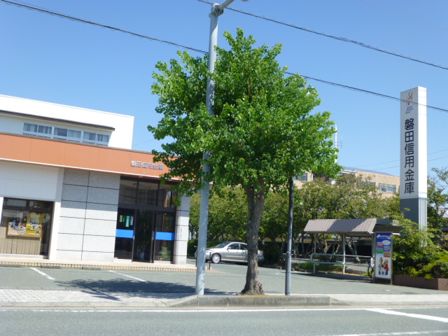 フロントヒルズⅢ 銀行