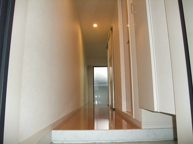 ルーミネス芦谷三番館 玄関