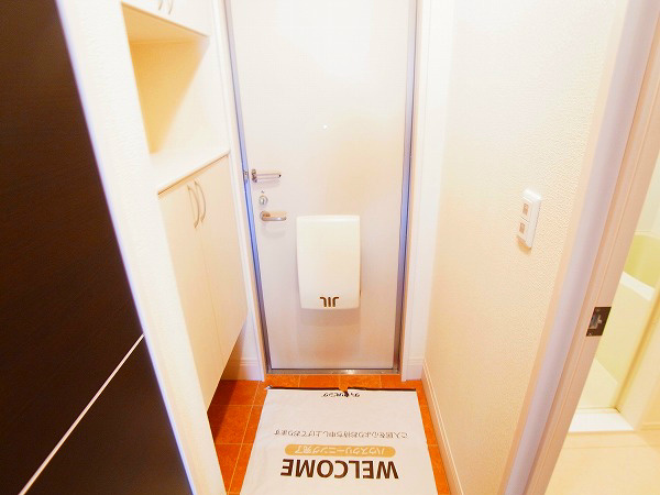 ストラールB 玄関